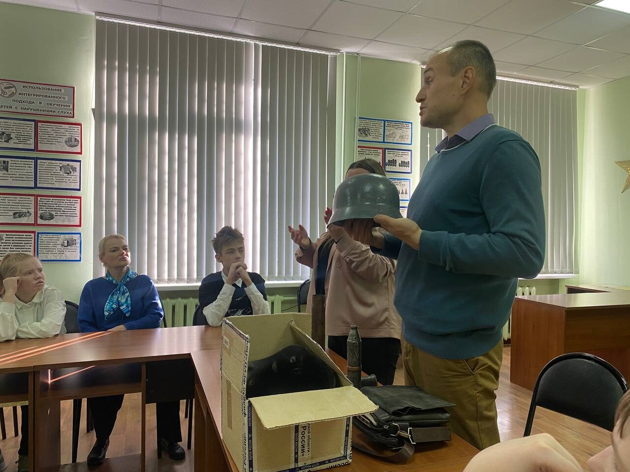 01.11.2023 г. Краеведом, преподавателем 30 гимназии, методистом ЦДТ № 6 Семёновым Дмитрием Юрьевичем была проведена беседа с учениками школы на тему «Великая Отечественная война и наш край».