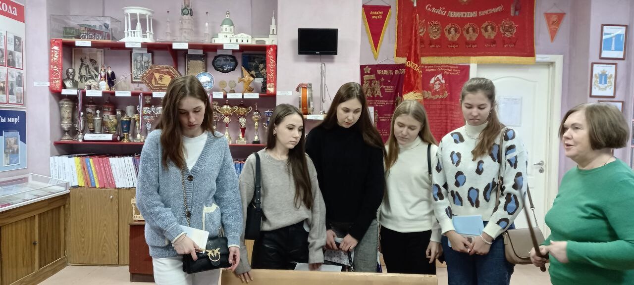 07.11.2024 г. Студенты УлГПУ прослушали обзорную экскурсию, которую провели Сулименко Л.Н. и Колесов В.М.