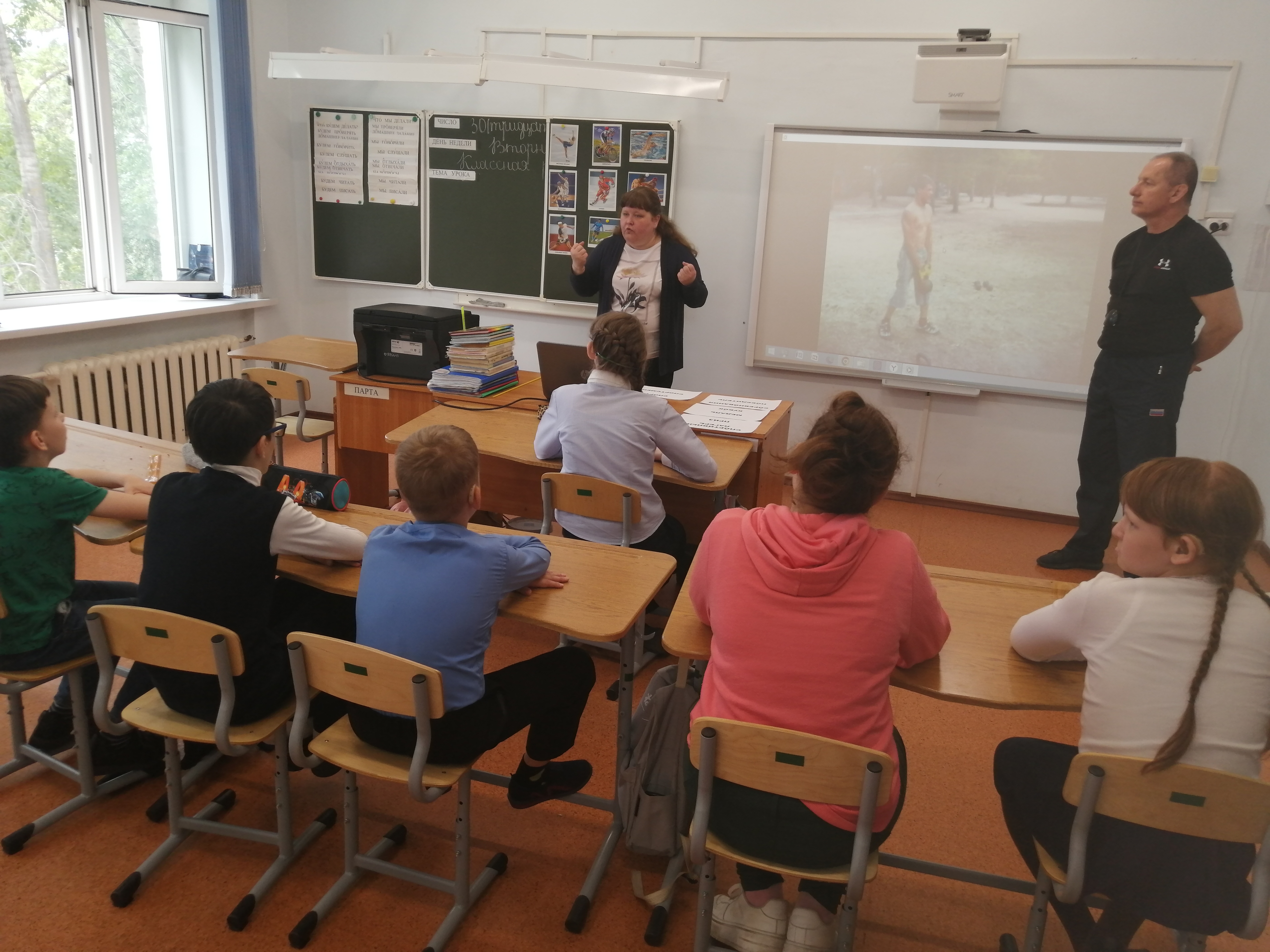 23.05.2023г Беседа на уроке Окружающий мир «Спортивные достижения» с использованием материала  шк. музея. Провели педагоги Воробьева С.П., Сергиенко С.В.