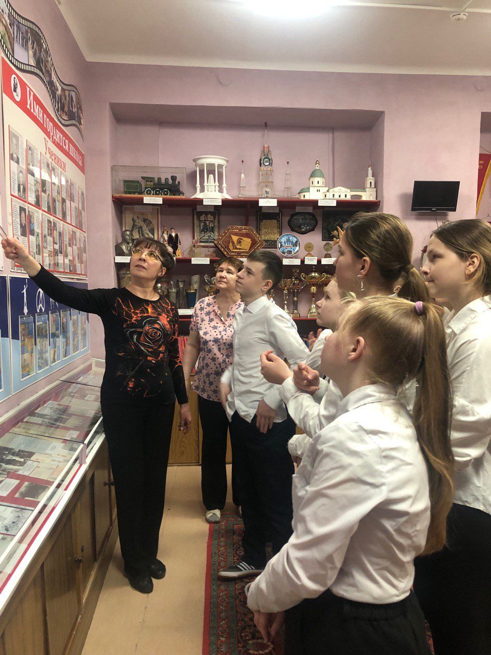23 .03.2023г. урок мужества «Они  защищали  Родину»  в школьном музее  для  учащихся  5- 6 классов.  Провели  педагоги  Мишина С.В., Мударисова Р.Ш.