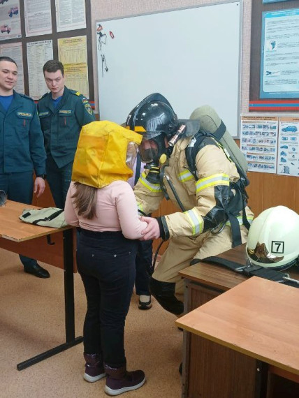Дошкольники ходили на экскурсию в пожарную часть № 7.