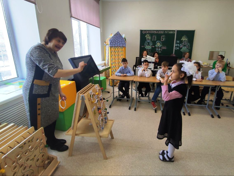 Состоялся речевой праздник "Весна, цветы, улыбки".